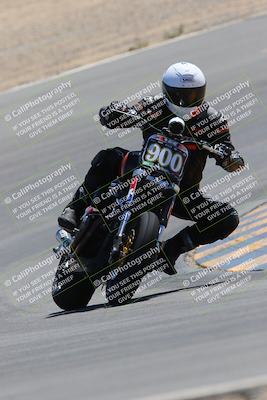 media/Apr-09-2023-SoCal Trackdays (Sun) [[333f347954]]/Turn 10 (115pm)/